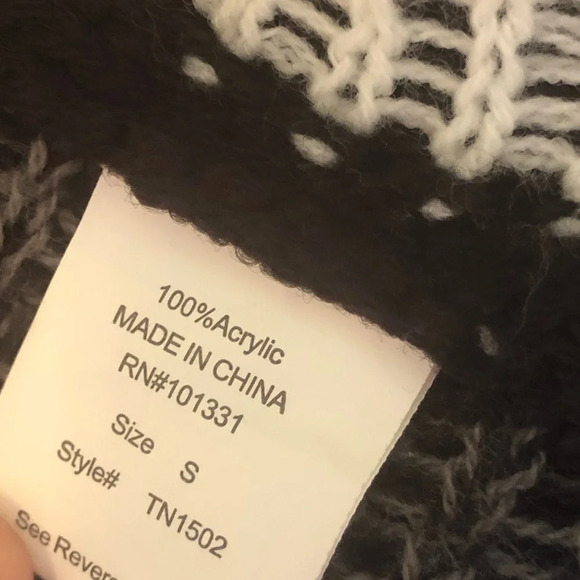 Charlotte Russe Geometric Cardigan - Picture 11 of 11